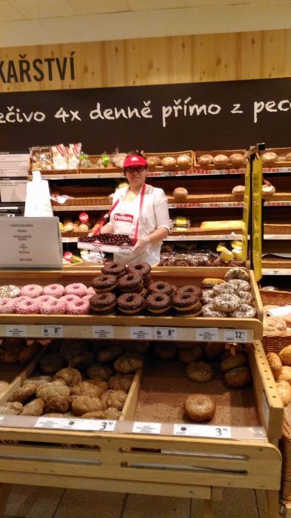 Promotori di degustazione di pasticceria Penam Praga 3